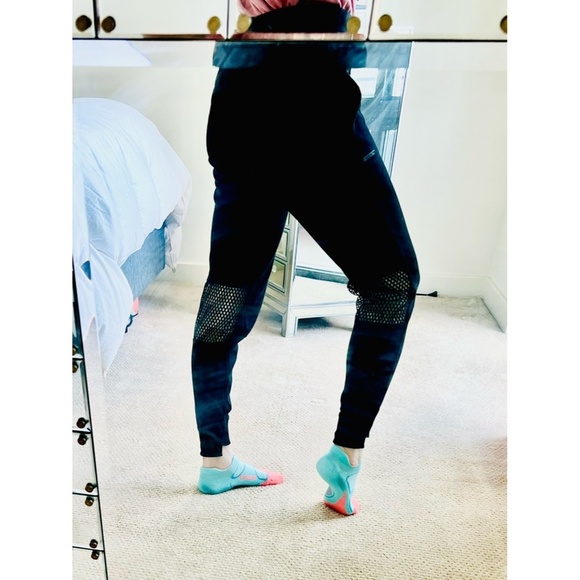 CALVIN KLEIN PERFORMANCE- Wms Black Joggers (French Terry Knit w/ Mesh) RN#54163 - Picture 13 of 16